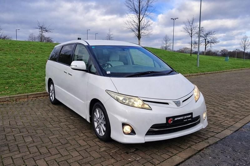 Begagnad Toyota Estima 2025 Vit Minibuss