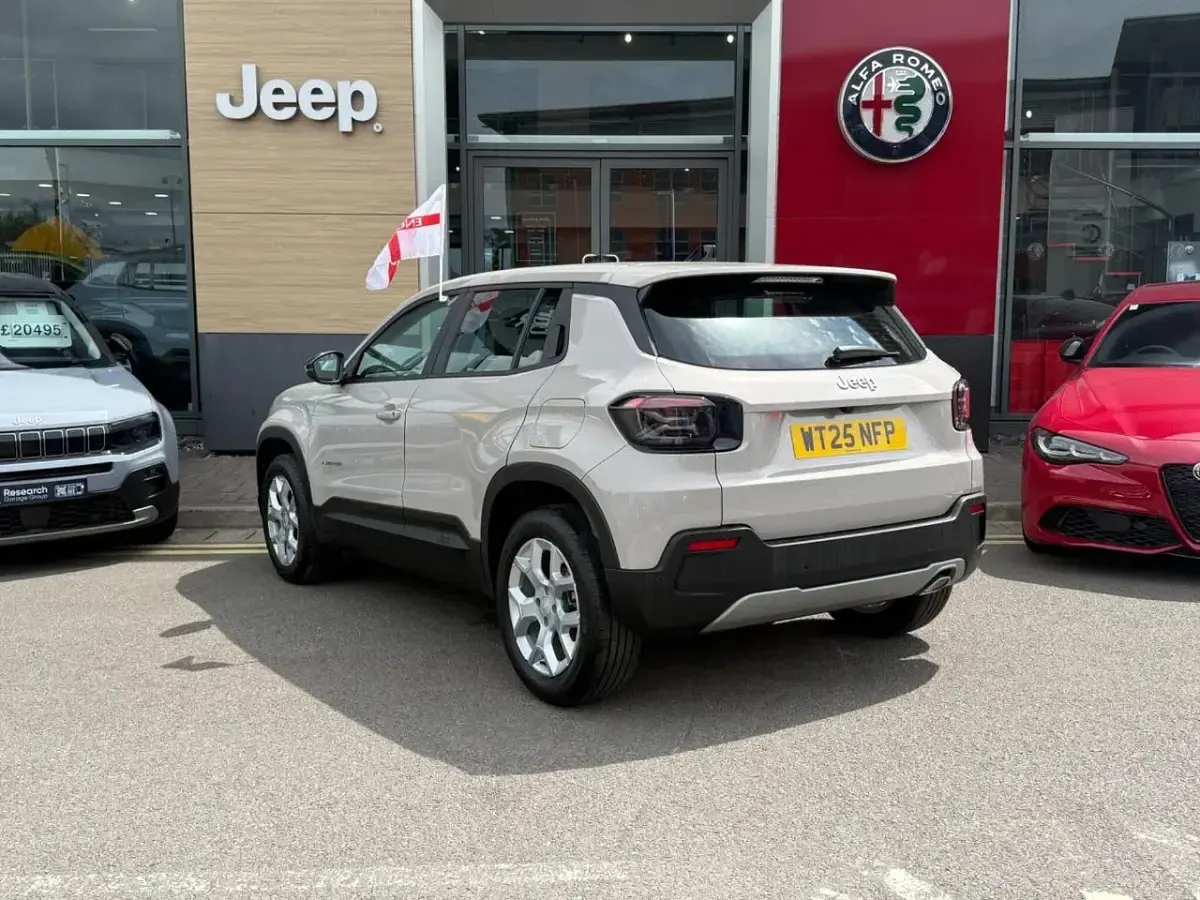 Used Jeep Avenger Altitude 100 HP (73 kW) 2025 Brown SUV