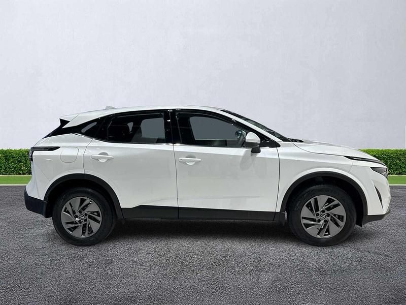 Used Nissan Qashqai Acenta Premium 2025 White SUV
