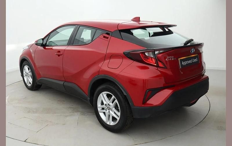 Used Toyota C-HR 120 HP (88 kW) 2023 Red SUV