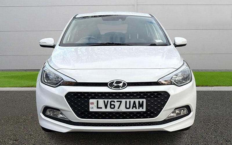 Used Hyundai i20 SE 84 HP (61 kW) 2017 White Hatchback
