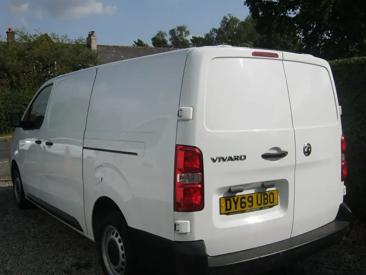 Used Vauxhall Vivaro Edition 100 HP (73 kW) 2019 White MPV