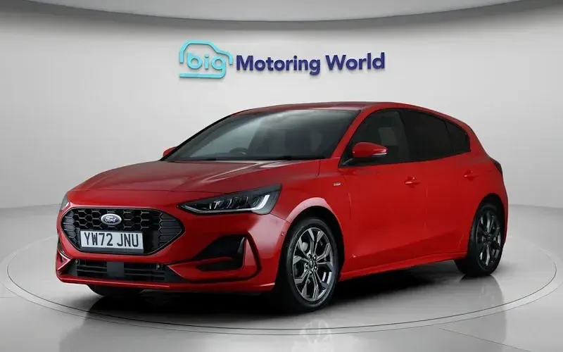 Used Ford Focus ST-Line 125 HP (91 kW) 2023 Red Hatchback