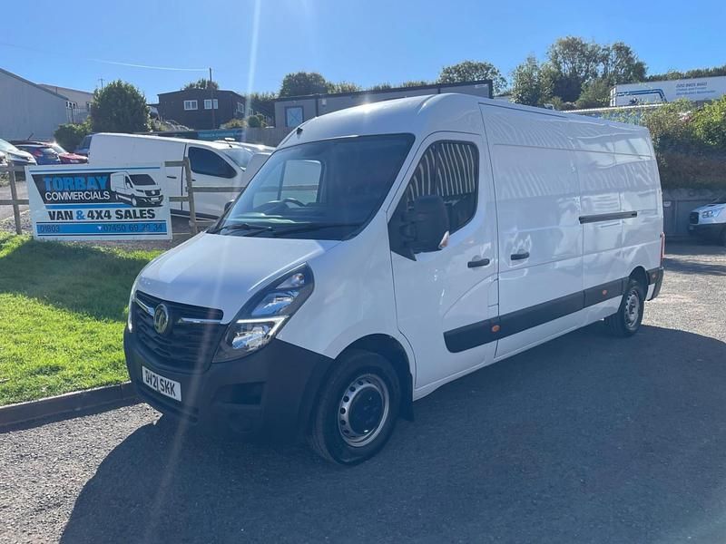 Used Vauxhall Movano 135 HP (99 kW) 2021 White MPV