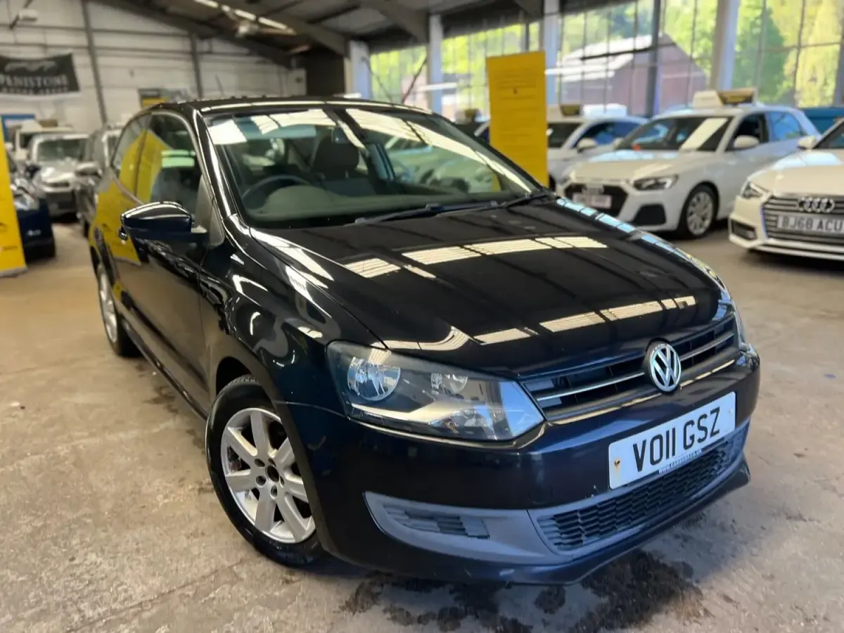 Begagnad VW Polo SE 2011 Svart Halvkombi