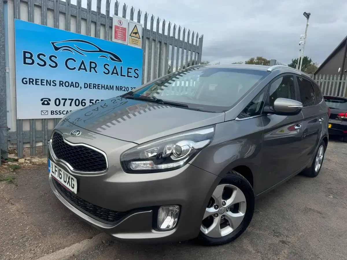Used Kia Carens 140 HP (102 kW) 2016 Silver MPV