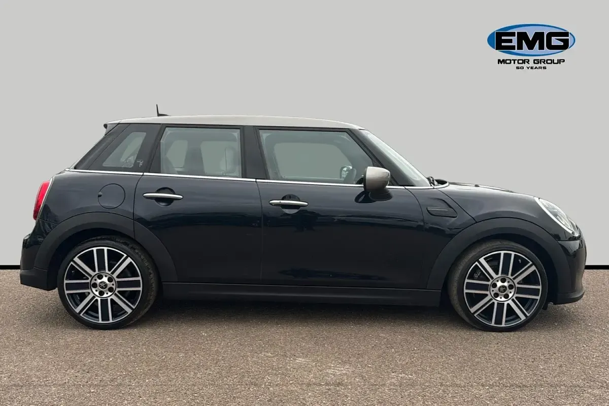 Usado Mini Cooper Exclusive 136 CV (100 kW) 2023 Azul Utilitario