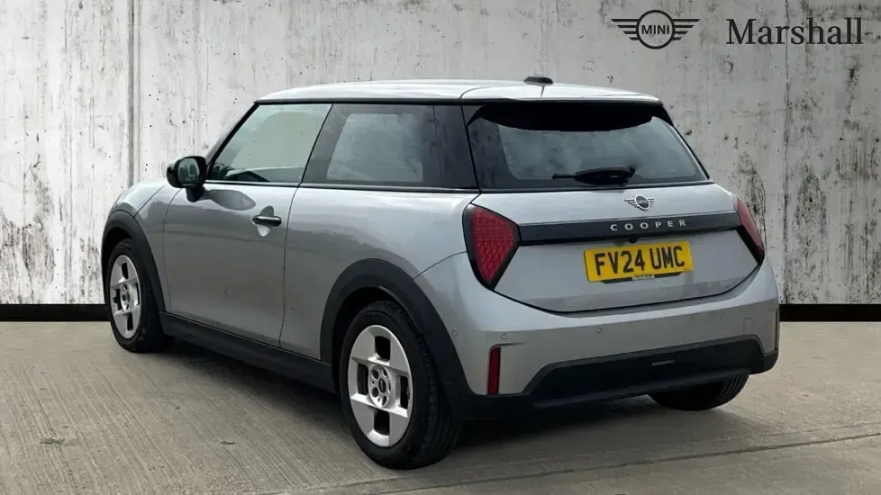 Used Mini Cooper Classic 156 HP (114 kW) 2024 Melting silver iii Hatchback