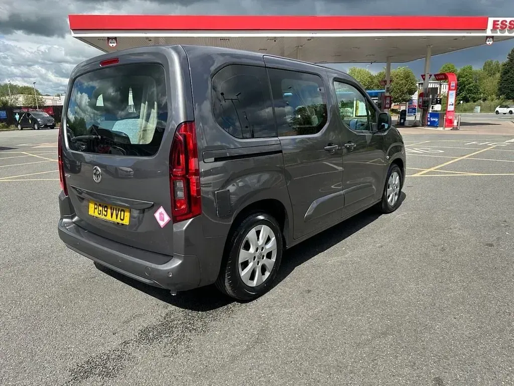 Usado Vauxhall Combo S 110 CV (80 kW) 2019 Gris Monovolumen