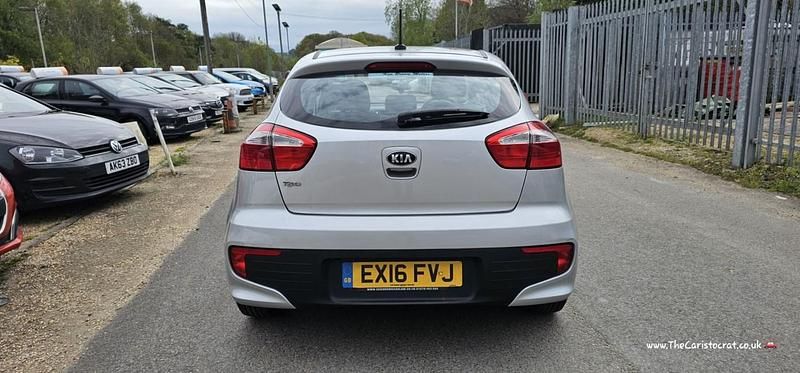 Used Kia Rio 85 HP (62 kW) 2016 Silver Hatchback