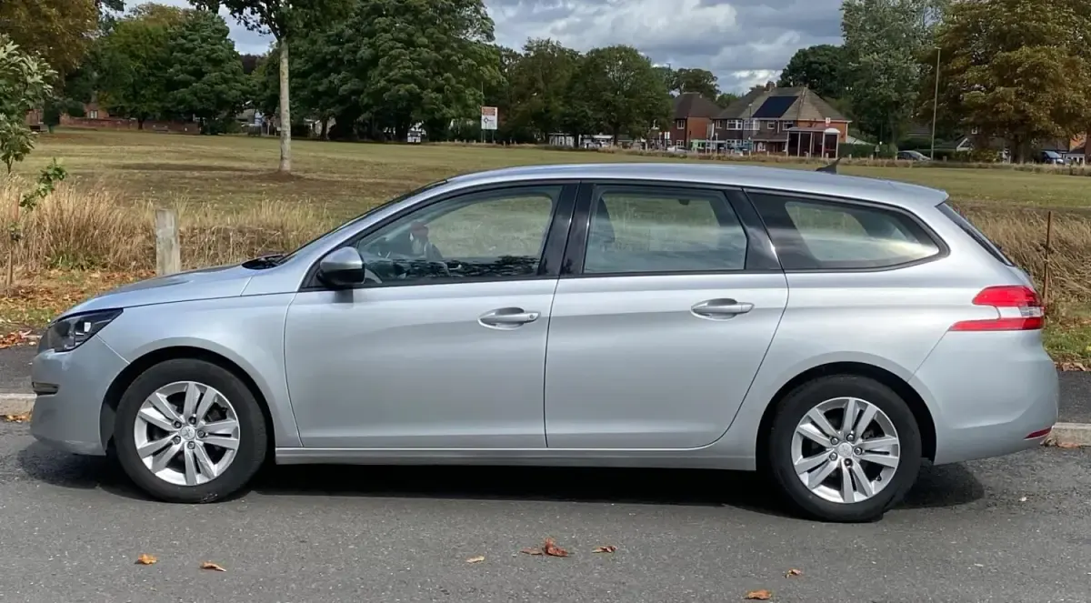 Używany Peugeot 308 Active 2015 Srebrny Kombi