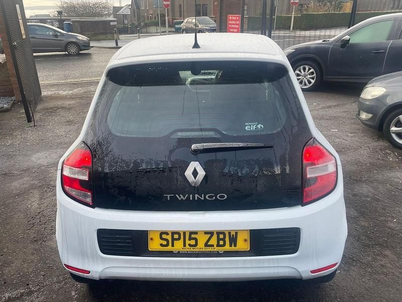 Used Renault Twingo Dynamique 70 HP (51 kW) 2015 White Hatchback