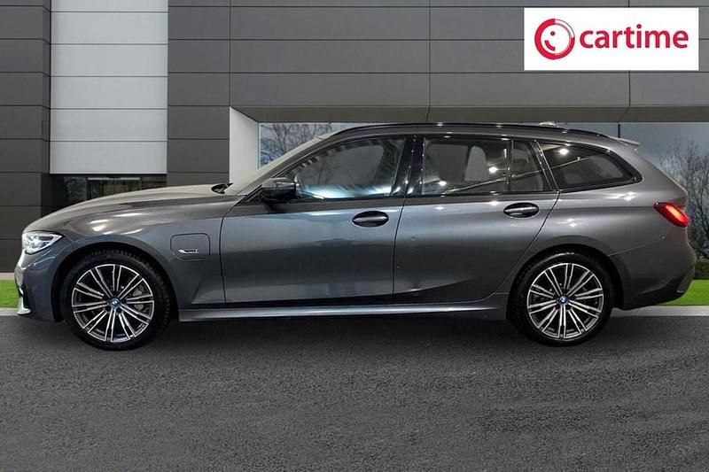 Usado BMW 330e M Sport 288 CV (211 kW) 2022 Gris Familiar