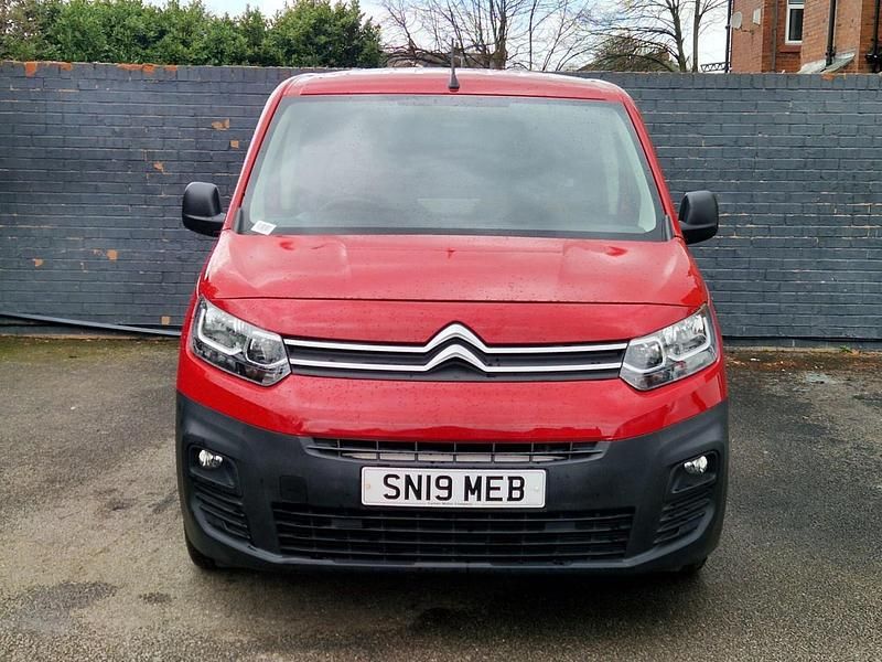 Used Citroën Berlingo 75 HP (55 kW) 2019 Red MPV