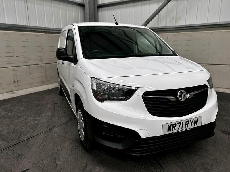 Begagnad Vauxhall Combo 100 HK (73 kW) 2022 Vit Minibuss