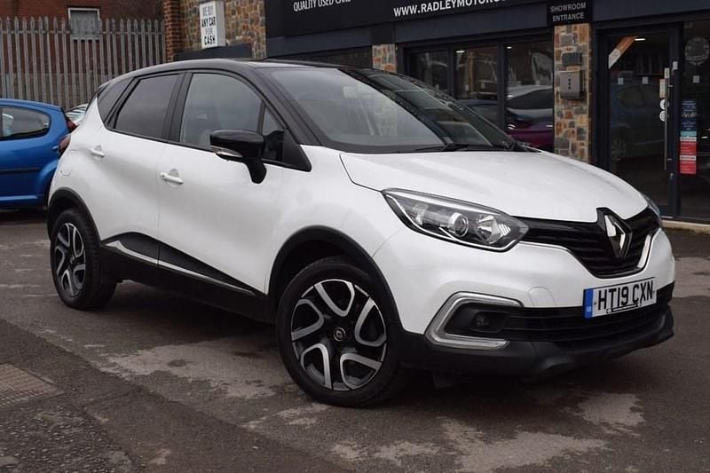 Used Renault Captur Iconic 90 HP (66 kW) 2019 White/black SUV