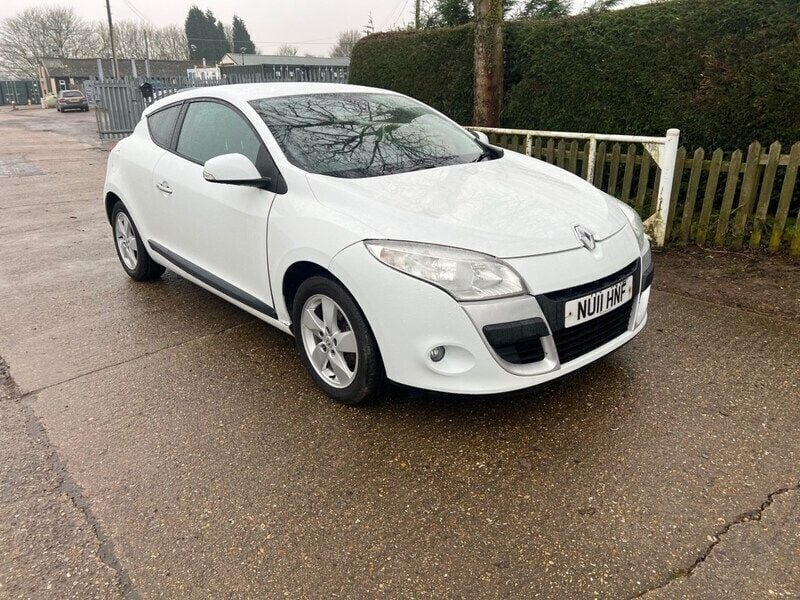 White Used 2011 Renault Mégane Coupé Dynamique Coupe | £1,750 (Fair price) - Image 1/4