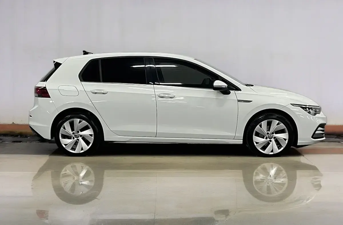 Used VW Golf VII Style 116 HP (85 kW) 2020 White Hatchback