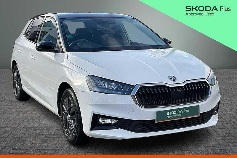 Used Skoda Fabia Colour Edition 59 HP (43 kW) 2022 Candy white black magic pearl effect Hatchback