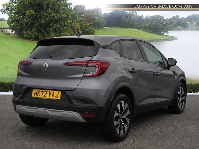 Begagnad Renault Captur Evolution 140 HK (102 kW) 2022 Grå SUV