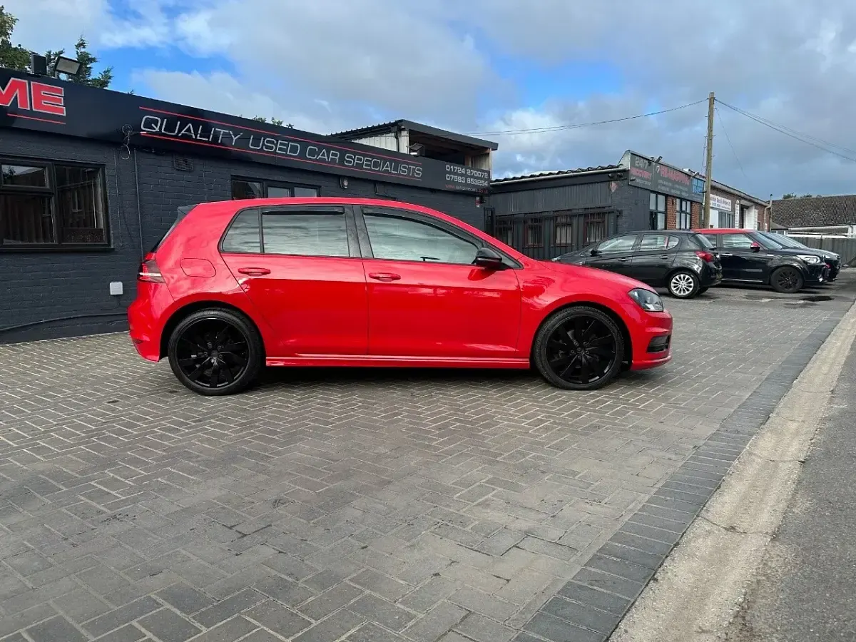 Used VW Golf VII R-line Edition 147 HP (108 kW) 2016 Red Hatchback