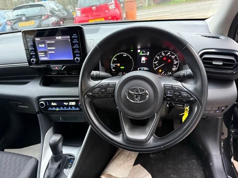 Used Toyota Yaris Hybrid Play 116 HP (85 kW) 2022 Black Hatchback