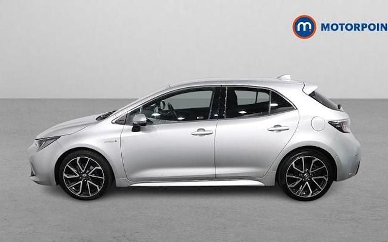Usado Toyota Corolla 122 CV (89 kW) 2021 Plateado Utilitario