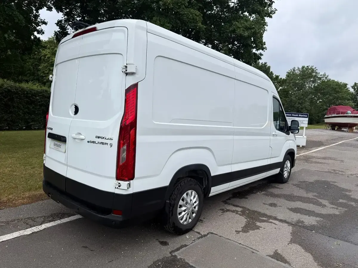 Used Maxus V90 204 HP (150 kW) 2023 White Van