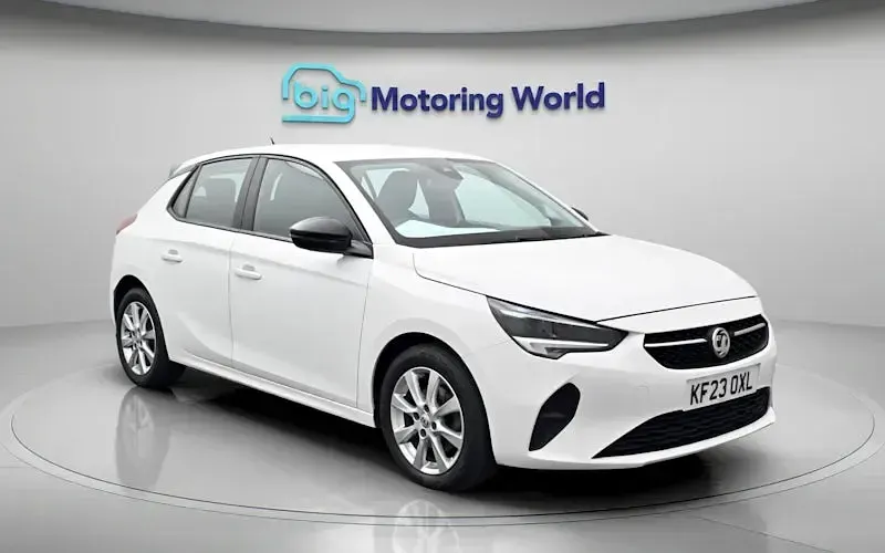 Used Vauxhall Corsa Design Edition 101 HP (74 kW) 2023 White Hatchback