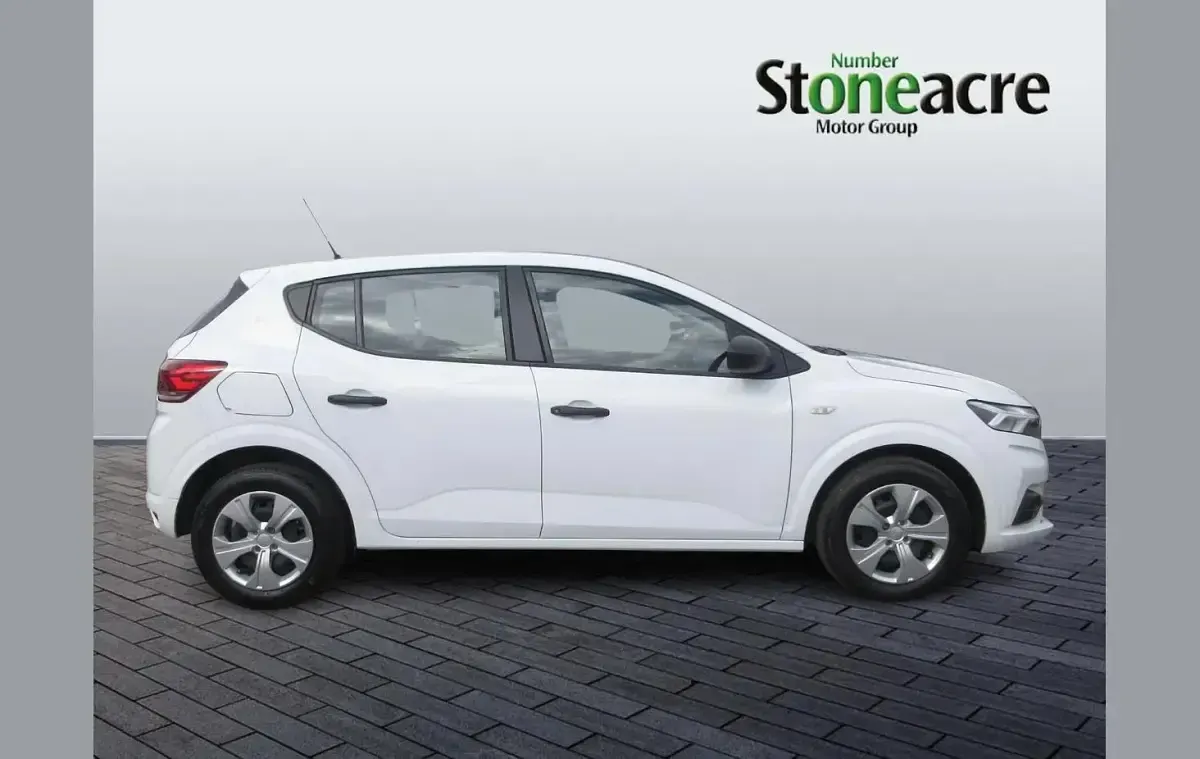 Used Dacia Sandero Essentiel 91 HP (66 kW) 2023 White Hatchback