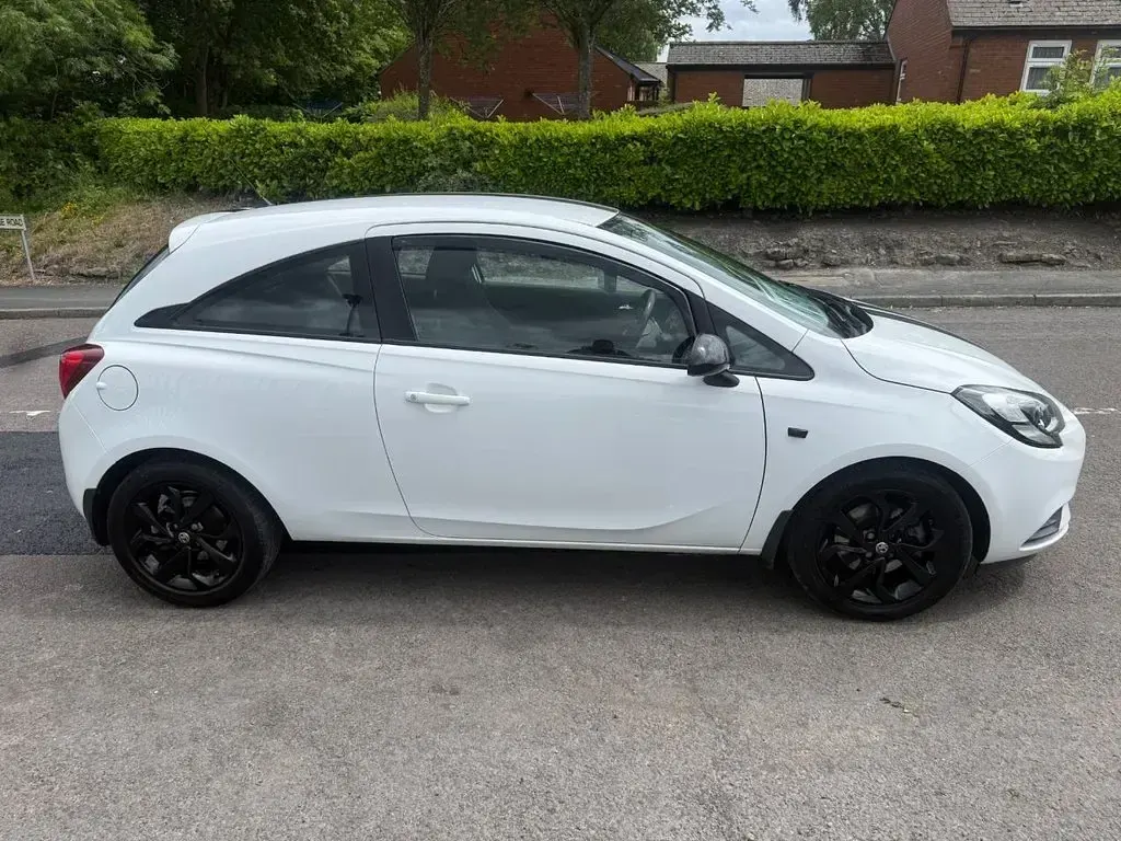 Used Vauxhall Corsa S 115 HP (84 kW) 2015 White Hatchback