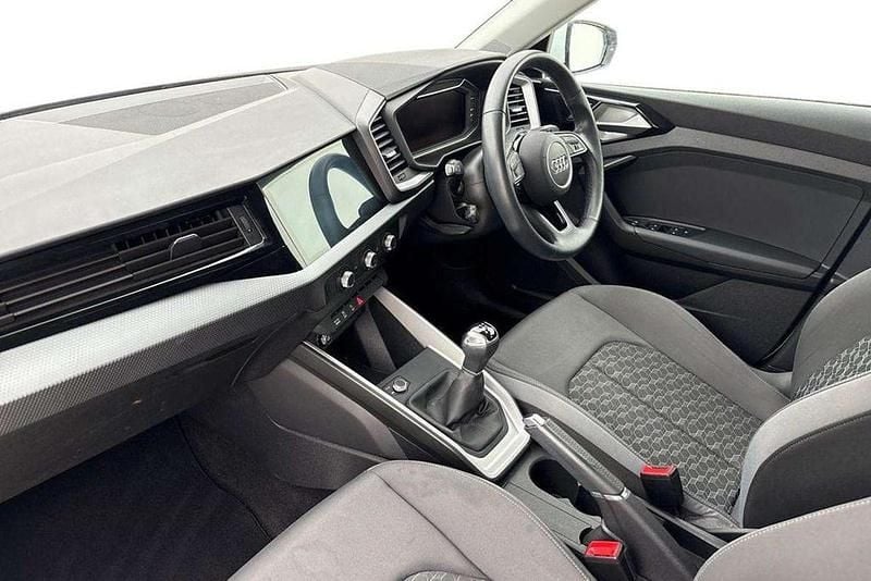 Used Audi A1 Sport 108 HP (79 kW) 2022 White SUV