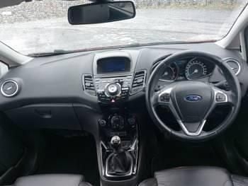 Usado Ford Fiesta Titanium X 125 HP (91 kW) 2016 Vermelho Citadino