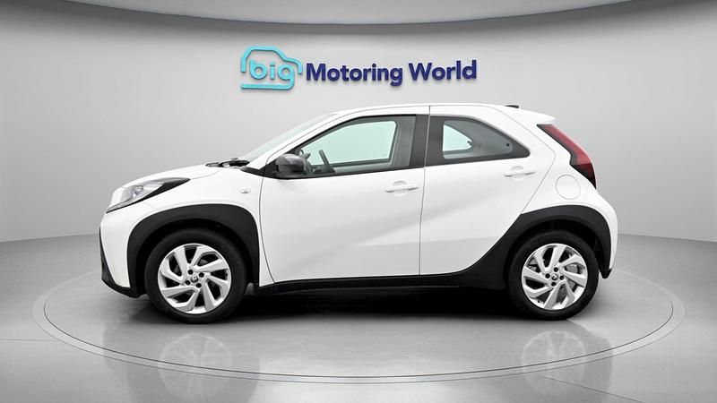 Used Toyota Aygo X PURE 72 HP (52 kW) 2024 White SUV
