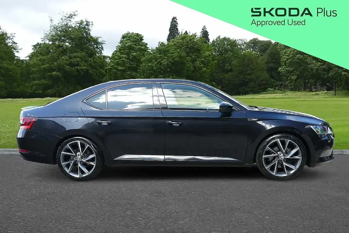 Used Skoda Superb SportLine 187 HP (137 kW) 2018 Black Hatchback