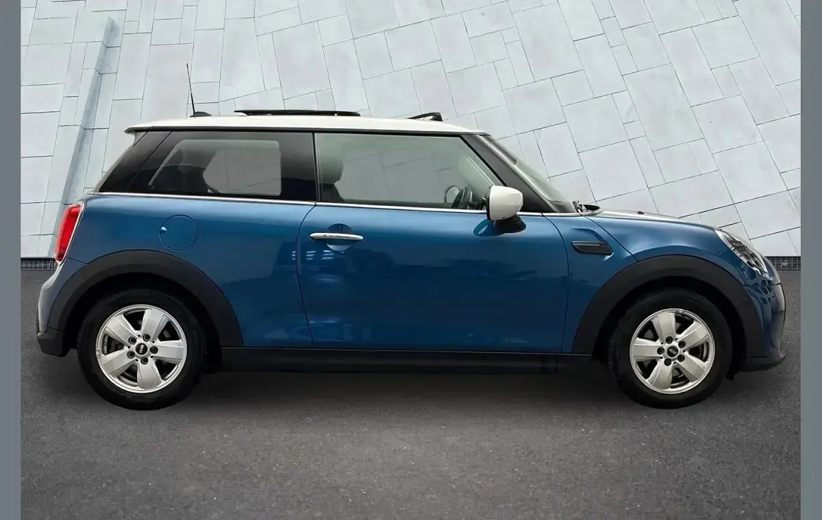 Used Mini Cooper Classic 134 HP (98 kW) 2023 Blue Hatchback