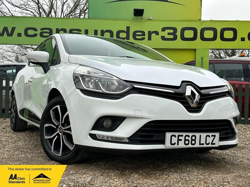 Used Renault Clio IV Play 75 HP (55 kW) 2019 White Hatchback