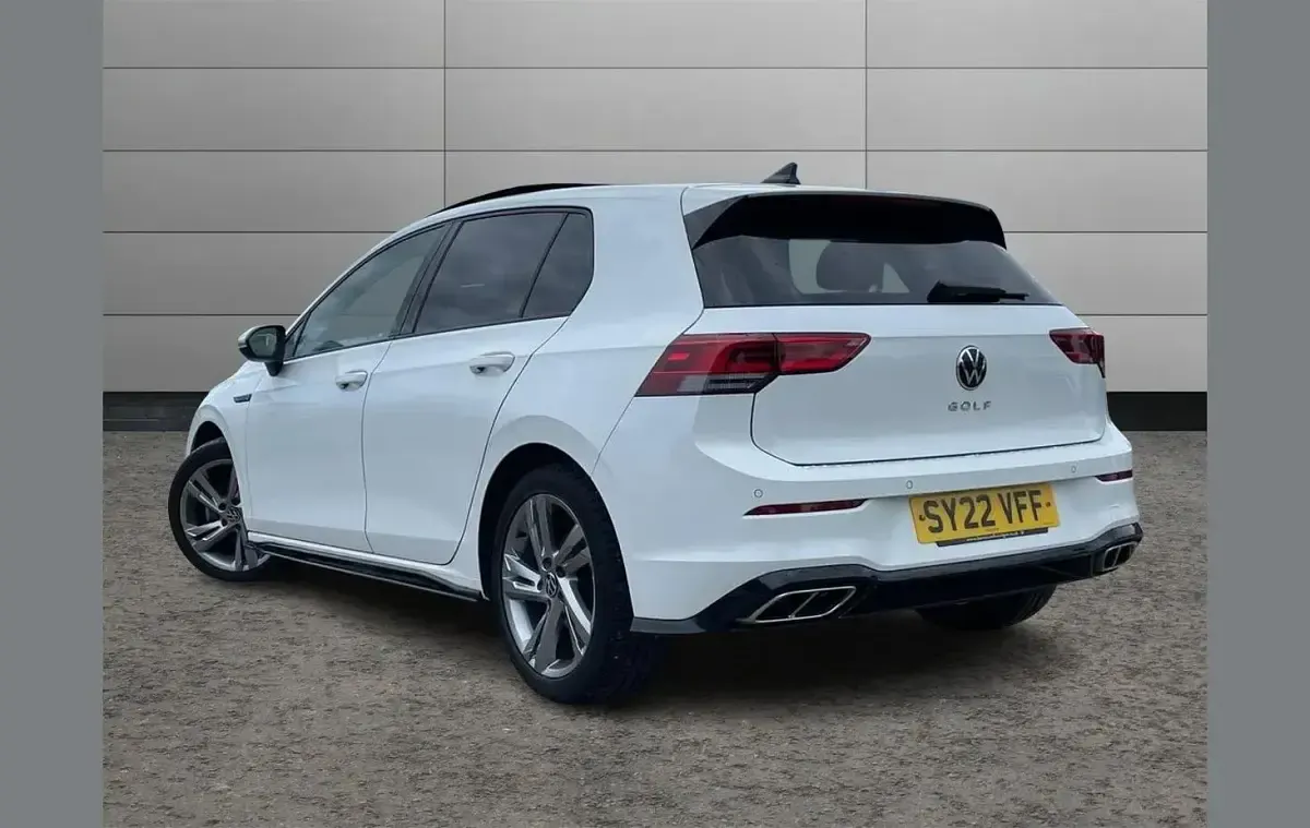 Used VW Golf VIII R-line 147 HP (108 kW) 2022 White Hatchback