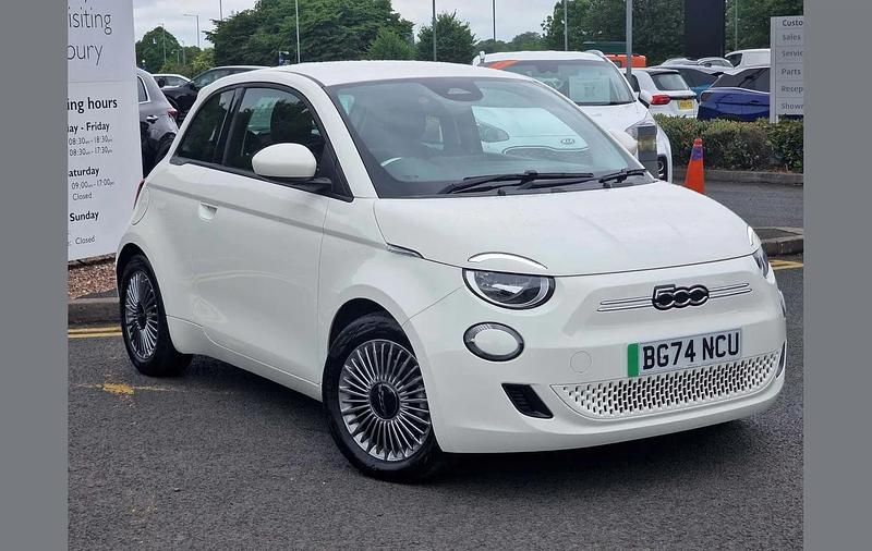 White Used 2024 Fiat 500e Hatchback | £18,675 (Expensive) - Image 1/4