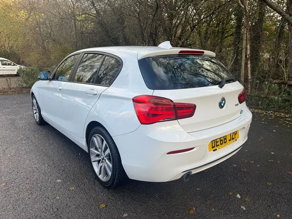 Used BMW 118 Sport Line 136 HP (100 kW) 2018 White Hatchback