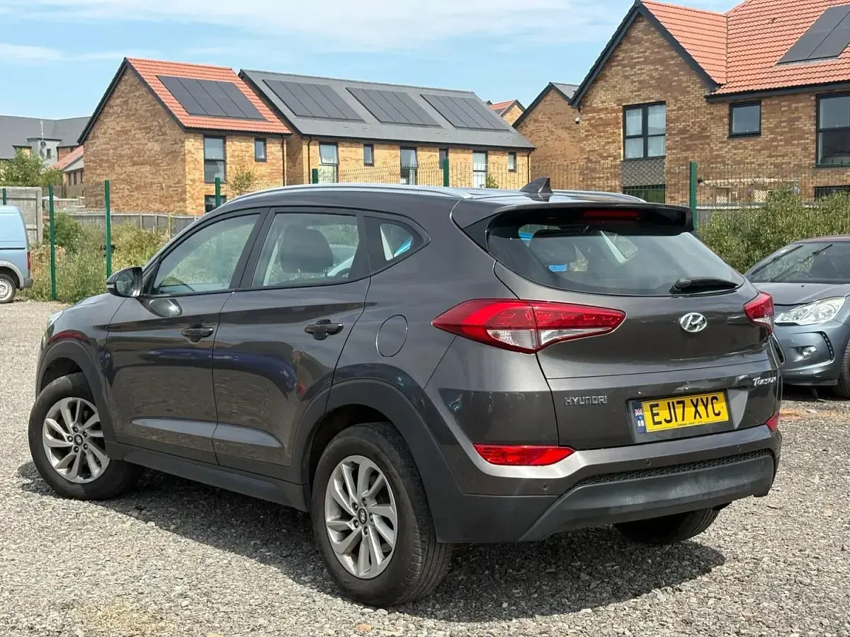 Used Hyundai Tucson SE 177 HP (130 kW) 2017 Grey SUV