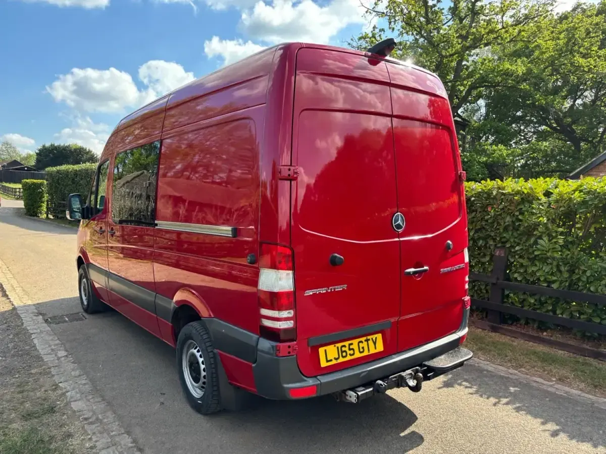 Begagnad Mercedes Sprinter 2015 Röd Van