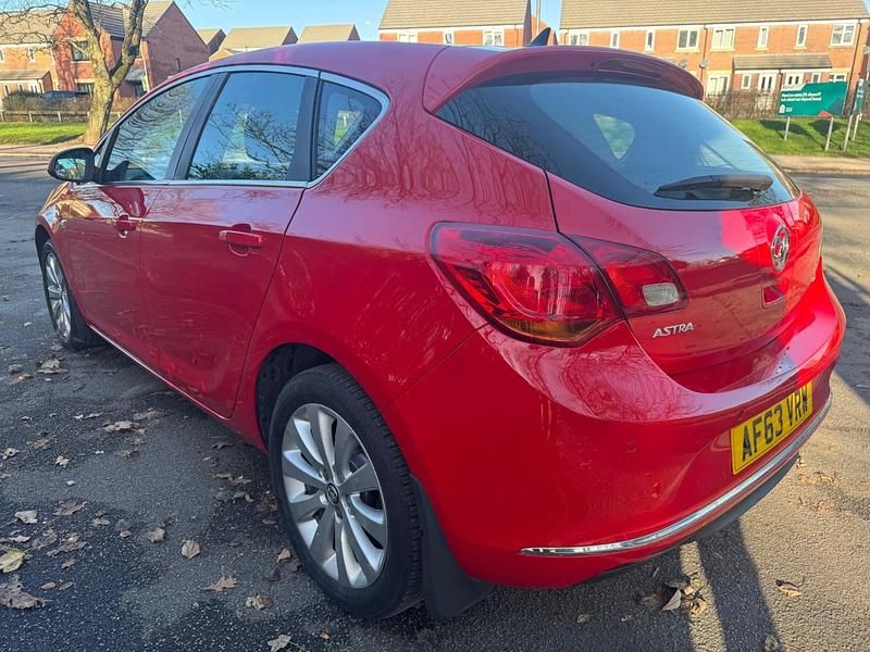 Used Vauxhall Astra 115 HP (84 kW) 2013 Red Hatchback