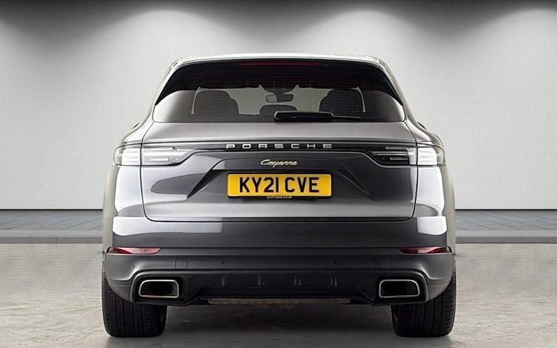 Begagnad Porsche Cayenne 462 HK (339 kW) 2021 Grå SUV