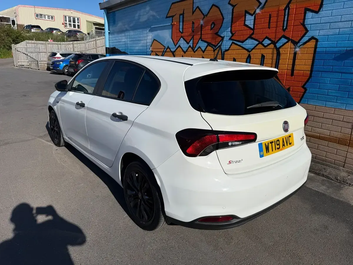 Käytetty Fiat Tipo Easy 95 HP (69 kW) 2019 Valkoinen Viistoperä