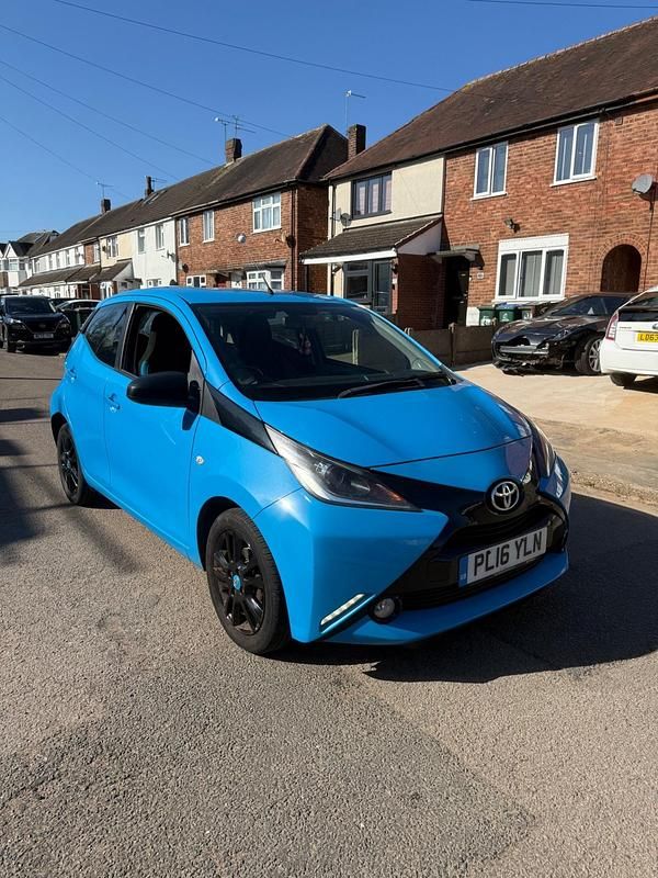 Used Toyota Aygo X-cite 69 HP (50 kW) 2016 Blue Hatchback
