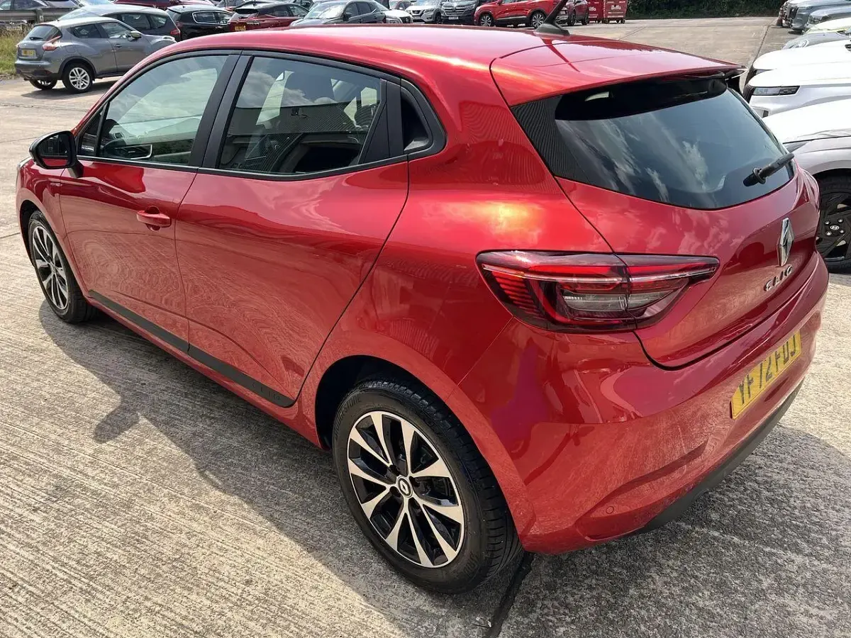 Used Renault Clio Evolution 89 HP (65 kW) 2023 Red Hatchback