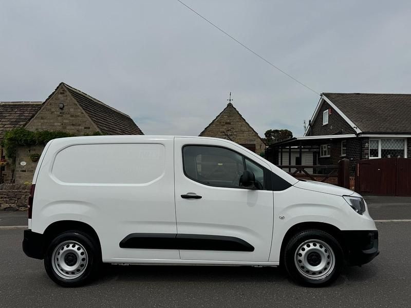 Used Vauxhall Combo 2022 White MPV