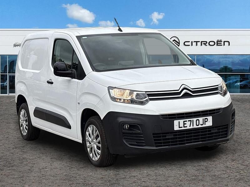 White Used 2022 Citroën Berlingo MPV | £9,995 (Good price) - Image 1/3
