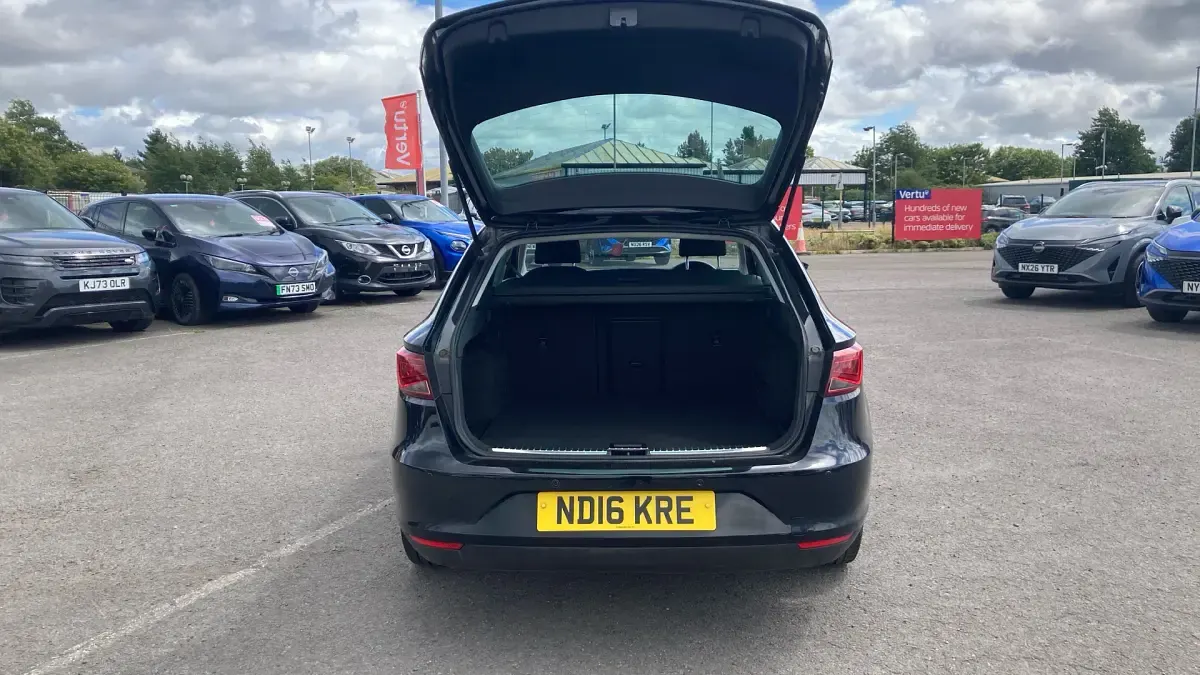 Used Seat Leon SE Dynamic 115 HP (84 kW) 2016 Black Hatchback